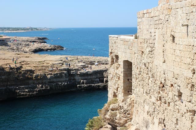 https://booking.vit.travel/uploaded_files//tours/85b1feca7d143261ca5ebc7ade1e28a9.jpg