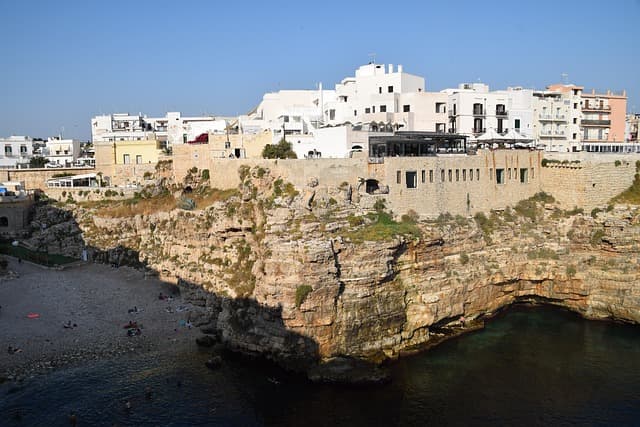 https://booking.vit.travel/uploaded_files/tours/6370/ee15d650a632f59cb7b3ab9892fc3533.jpg